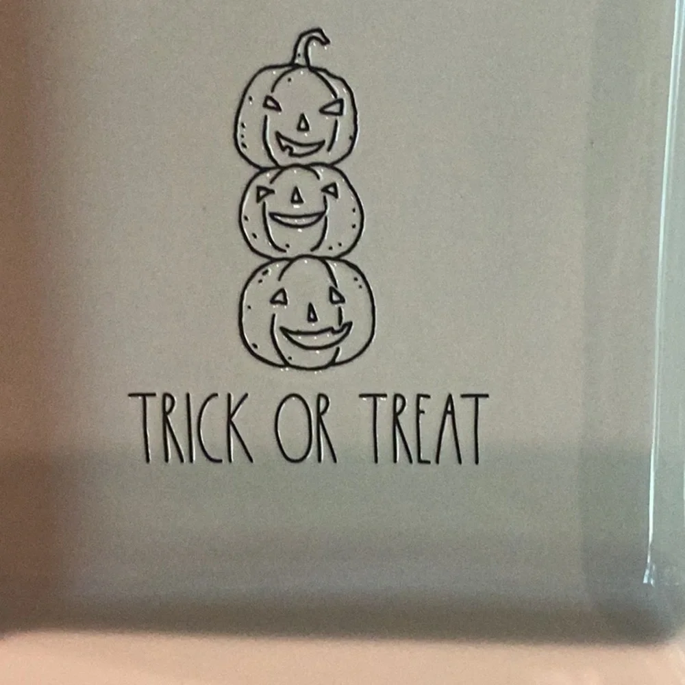 Rae Dunn TRICK OR TREAT baking pan